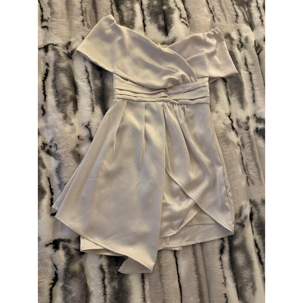 Stunning Lulus White Dress Size Small